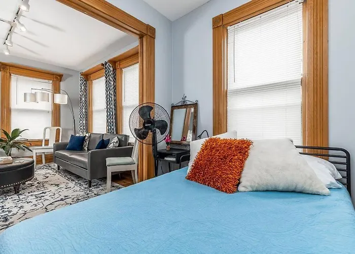 The Dubuque House - Historic Downtown Location!